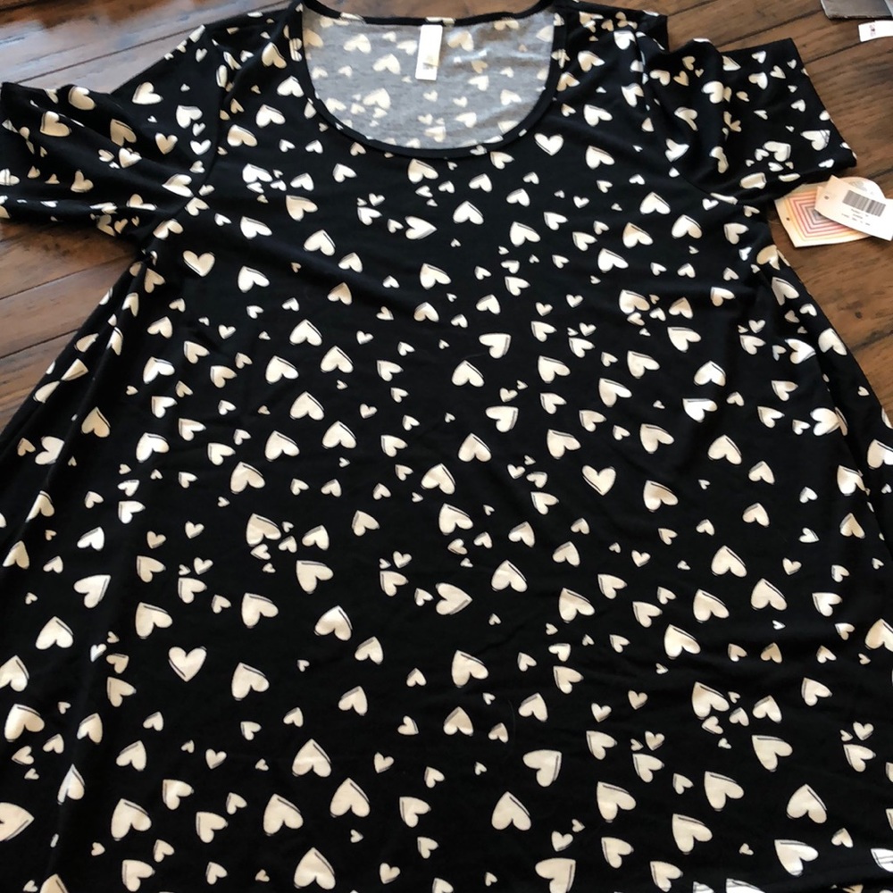 Hearts LuLaRoe Perfect T